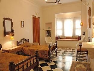 Hotel Pahuna Haveli Удайпур Екстериор снимка