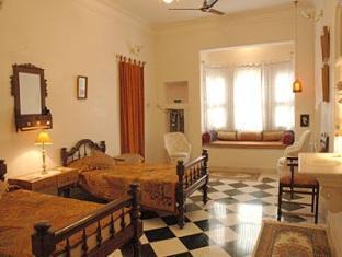 Hotel Pahuna Haveli Удайпур Екстериор снимка