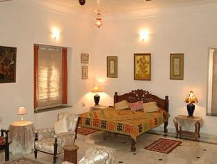 Hotel Pahuna Haveli Удайпур Екстериор снимка